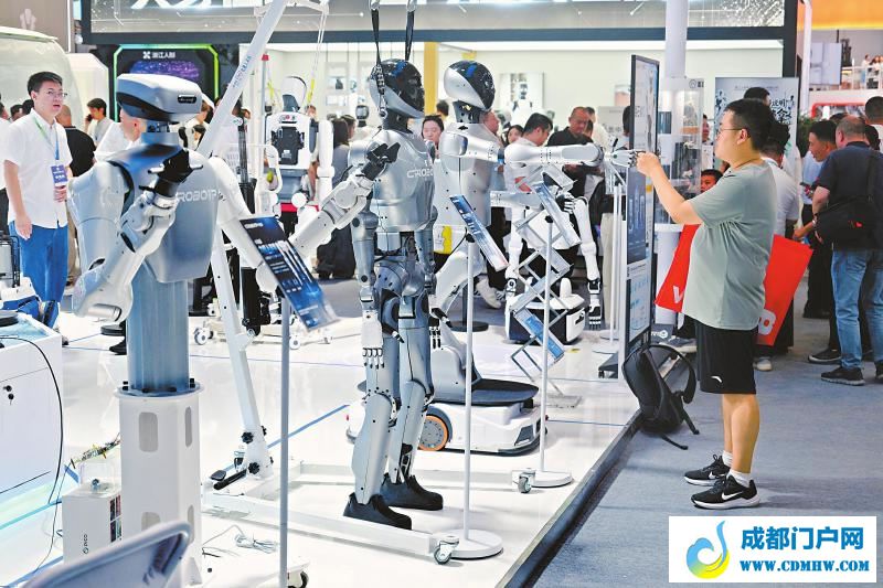 从展台到赛场 四川造机器人亮出新实力 直击2026世